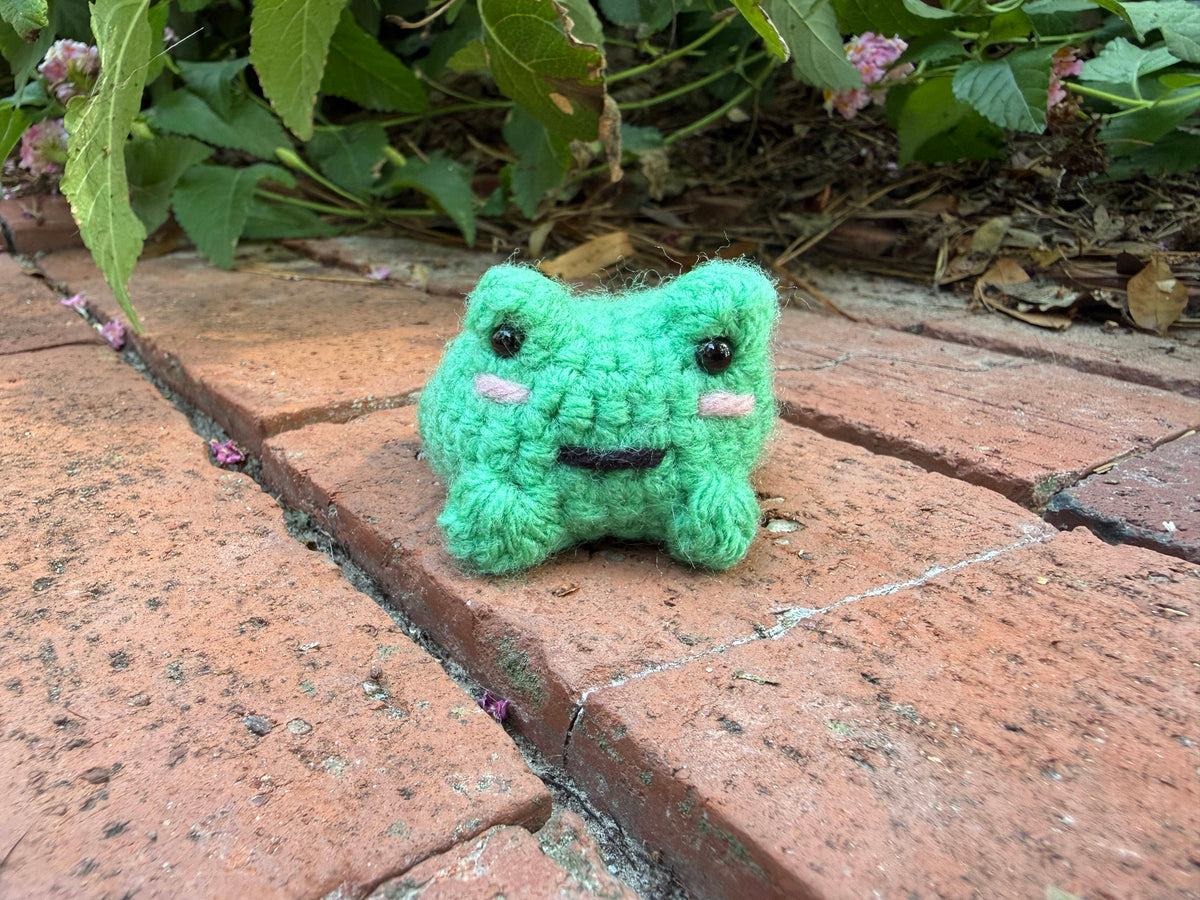 Crochet Frog Plushie with Citrine Crystal | Kawaii Amigurumi
